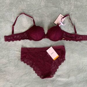 DKNY Lace Bra and Panty Set - Burgundy